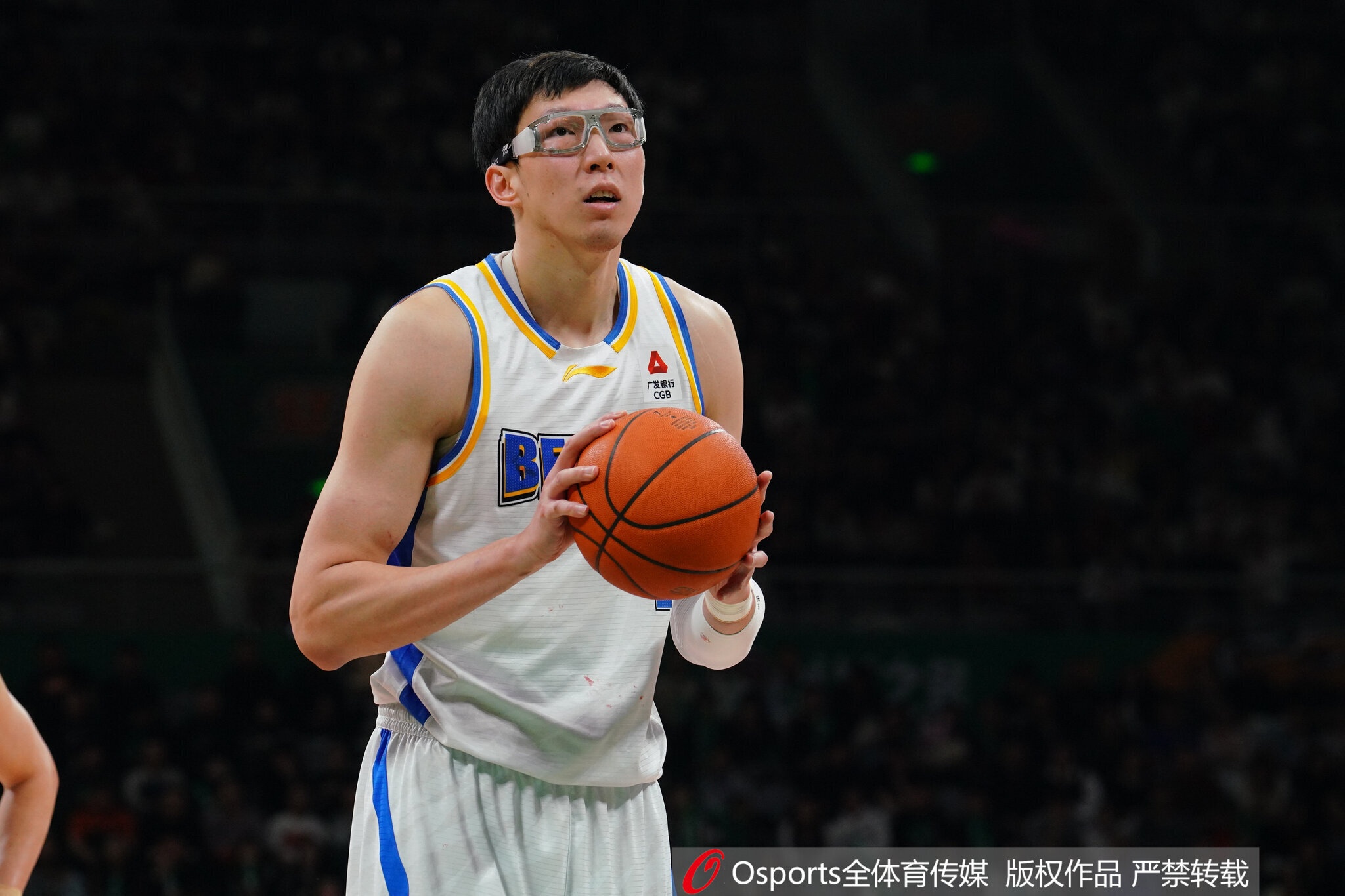 表现平平！周琦首发23分钟 4中2&amp;罚球6中5拿到9分8板