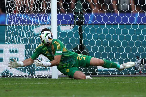 体育直播-乌奈·西蒙再现“神鬼二象性”，西班牙一门不太稳