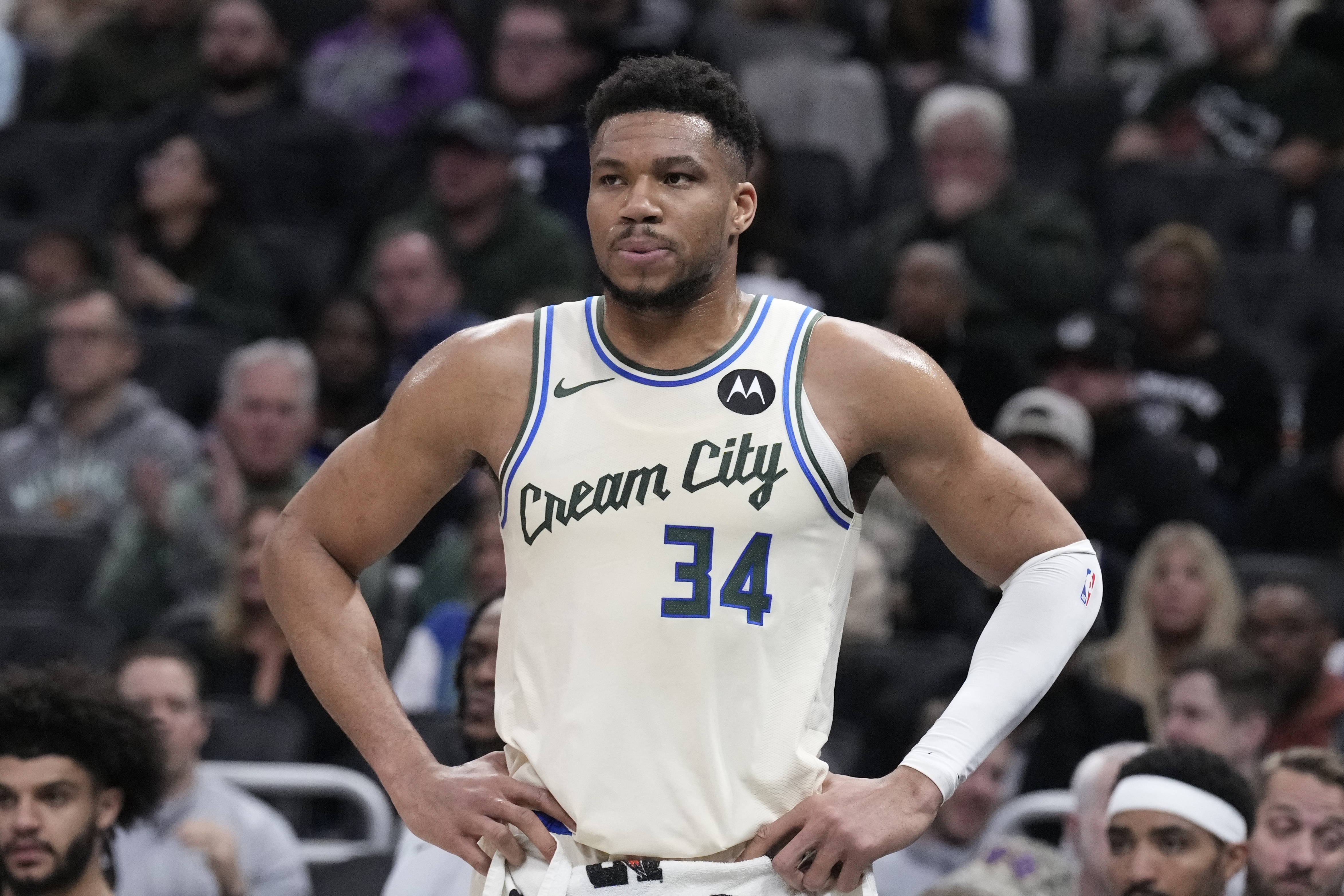 足球直播-字母哥虽好但并不适合火箭！送出申京小贾&amp;强力替补值得吗？